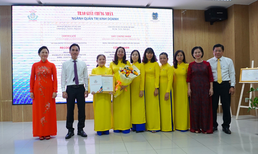 Ngành Quản trị kinh doanh nhận giấy Chứng nhận Kiểm định chất lượng. Ngành Quản trị kinh doanh nhận giấy Chứng nhận Kiểm định chất lượng.