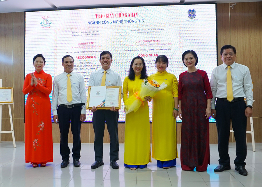 Ngành Công nghệ thông tin nhận giấy Chứng nhận kiểm định chất lượng. Ngành Công nghệ thông tin nhận giấy Chứng nhận kiểm định chất lượng.