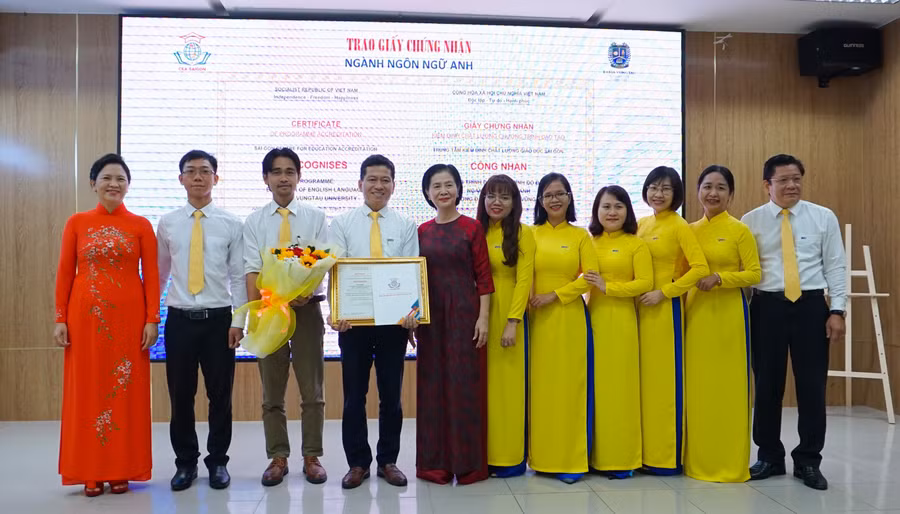 Ngành Ngôn ngữ Anh nhận giấy Chứng nhận kiểm định chất lượng.