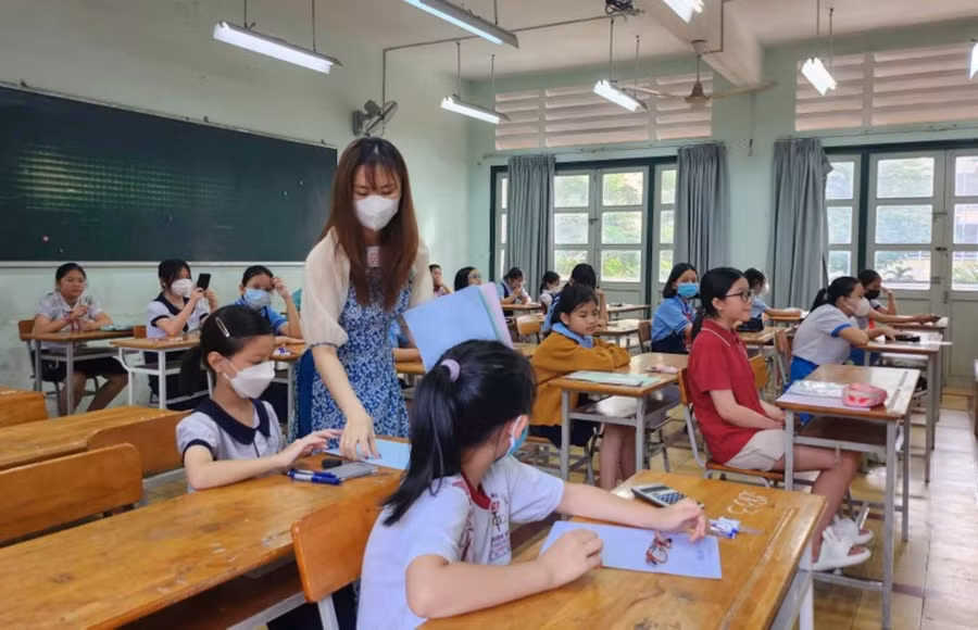 Học sinh làm bài thi khảo sát vào Trường THPT chuyên Trần Đại Nghĩa. Ảnh. TT.