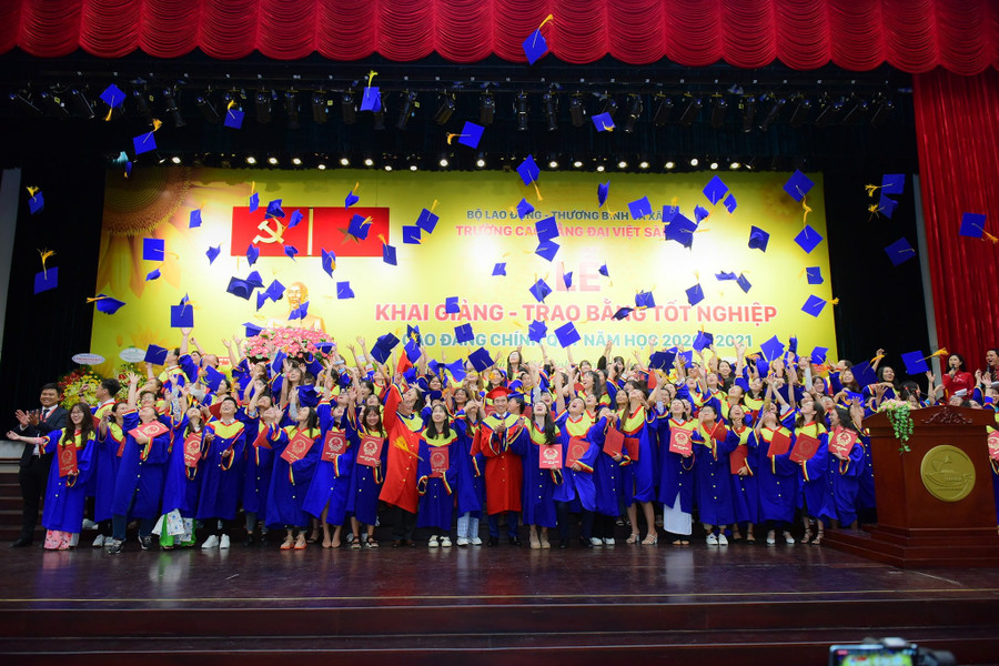 Lựa chọn một môi trường vừa học vừa làm là xu hướng mới của nhiều bạn trẻ GenZ.