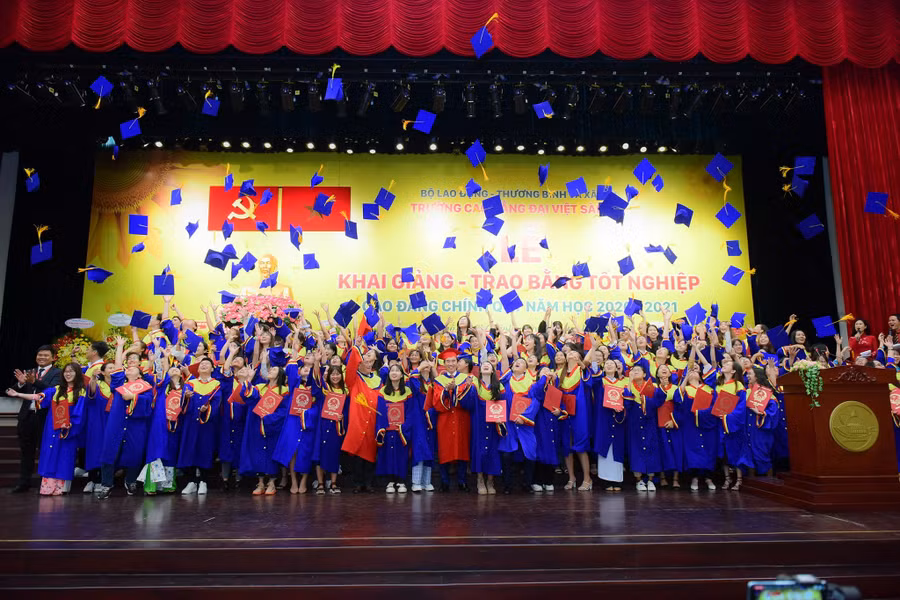 Lựa chọn một môi trường vừa học vừa làm là xu hướng mới của nhiều bạn trẻ GenZ.