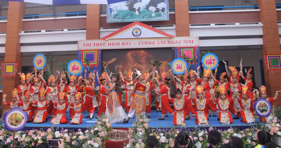 Tiết mục văn nghệ đắc sắc tại ngày hội.