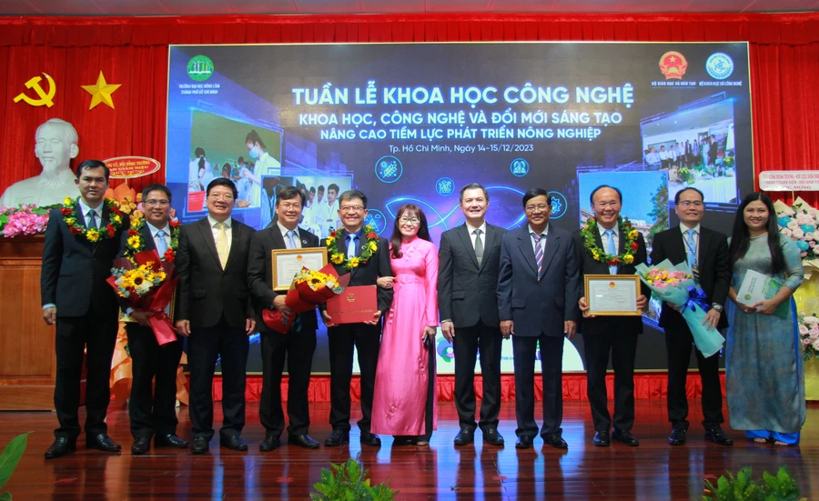 Tuần lễ khoa học công nghệ năm nay, Trường đại học Nông Lâm TPHCM chọn thông điệp “Khoa học, công nghệ và đổi mới sáng tạo nâng cao tiềm lực phát triển nông nghiệp”.