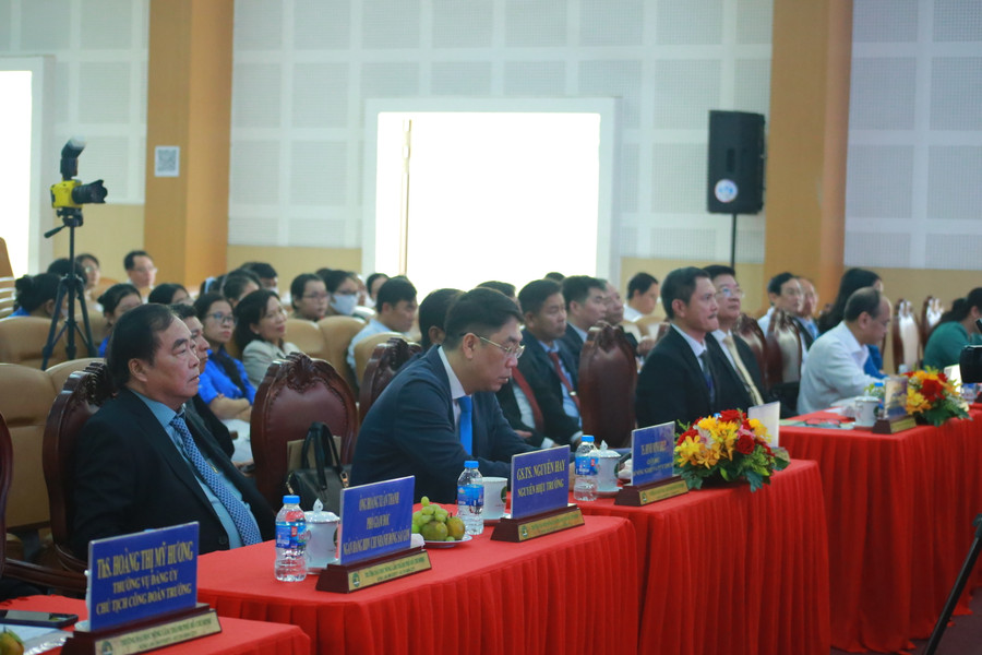 Các đại biểu tham dự Tuần lễ khoa học công nghệ. Các đại biểu tham dự Tuần lễ khoa học công nghệ.