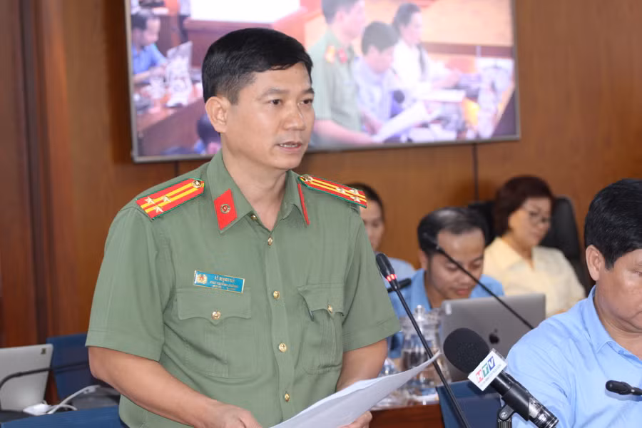 Thượng tá Lê Mạnh Hà thông tin tại buổi họp báo.