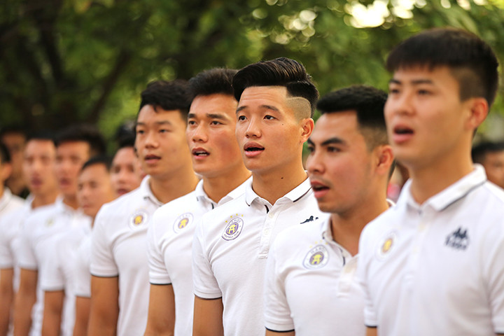 Những câu chuyện của các cầu thủ chia sẻ đều mang ý nghĩa nhân văn, tinh thần vượt khó, truyền cảm hứng tới các em nhỏ.