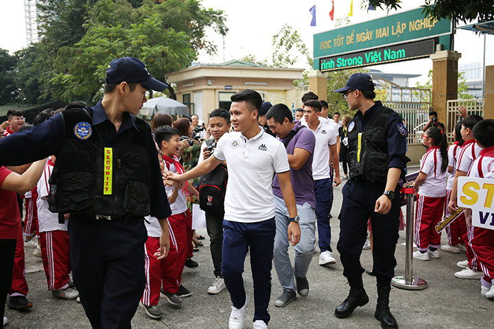 Đầu tháng 9/2019, dưới sự chỉ đạo của Vụ Giáo dục Thể chất (Bộ Giáo dục và Đào tạo), Tập đoàn T&T Group và CLB Bóng đá Hà Nội đã phối hợp triển khai hành trình truyền cảm hứng mang tên Strong Vietnam.