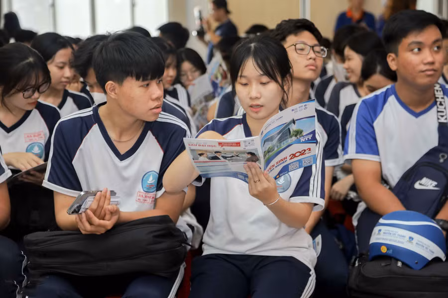 Sinh viên trường đại học Nguyễn Tất Thành,