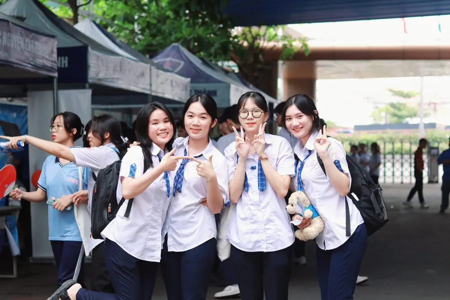 Trường ĐH Nguyễn Tất Thành cũng là một trong số các trường sử dụng phương thức xét tuyển bằng học bạ THPT bên cạnh các phương thức xét tuyển khác.
