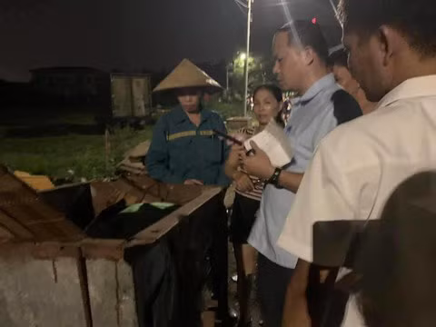 Bé gái may mắn được kịp thời phát hiện. Ảnh: Giadinhnet