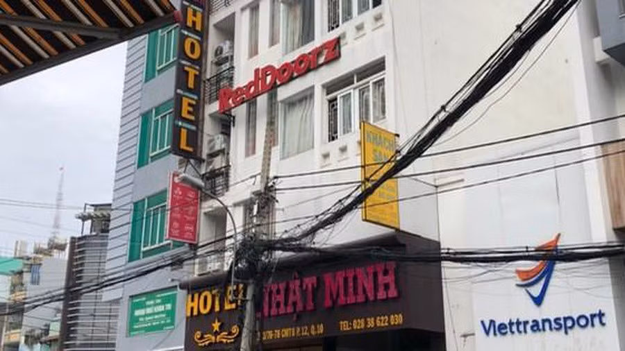 Khách sạn Nhật Minh bất ngờ phát hỏa.