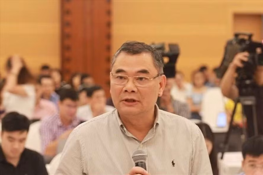 Thiếu tướng Tô Ân Xô, Chánh Văn phòng Bộ Công an thông tin cho các cơ quan báo chí. Ảnh: Lao động