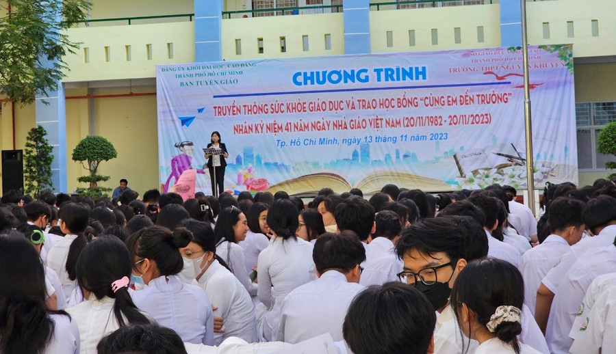 Thông tin chuyên đề chăm sóc sức khỏe tâm thần, cách quản lý cảm xúc và rèn luyện sức khỏe trong môi trường học đường.