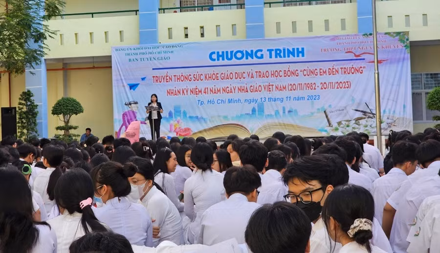 Thông tin chuyên đề chăm sóc sức khỏe tâm thần, cách quản lý cảm xúc và rèn luyện sức khỏe trong môi trường học đường.