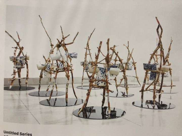 Tác phẩm Vô đề của họa sĩ điêu khắc Lê Lạng Lương. Tác phẩm Vô đề của họa sĩ điêu khắc Lê Lạng Lương.