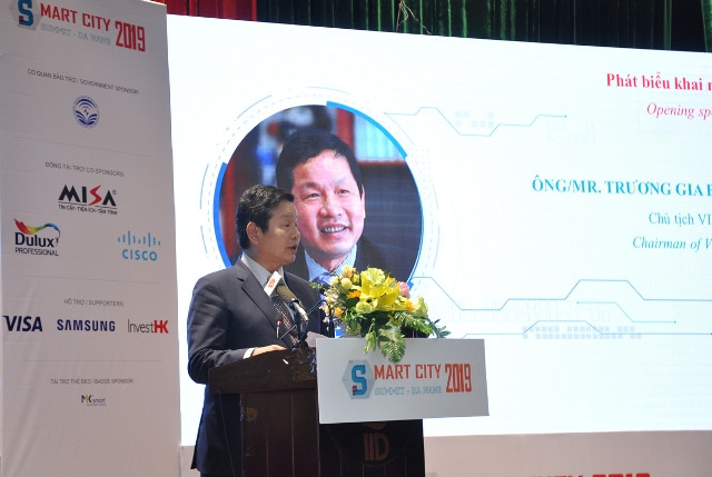 Ông Trương Gia Bình - đại diện BTC Smart City Summit 2019 – Đà Nẵng phát biểu khai mạc hội nghị Ông Trương Gia Bình - đại diện BTC Smart City Summit 2019 – Đà Nẵng phát biểu khai mạc hội nghị