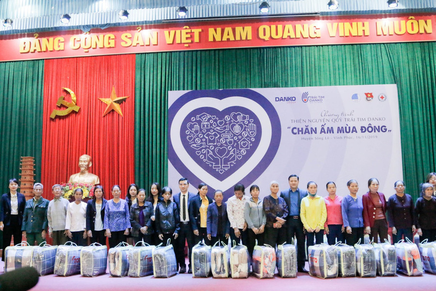 Chương trình "Chăn ấm mùa đông" đến với những gia đình nghèo khó huyện Sông Lô