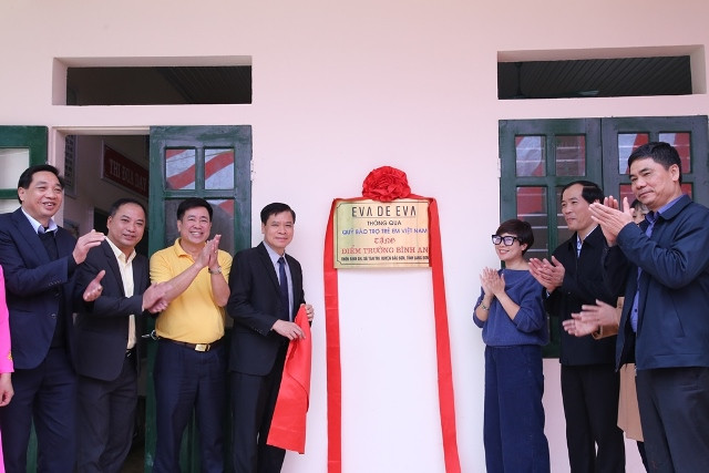 Đại diện lãnh đạo các cấp bàn giao công trình đưa vào sử dụng