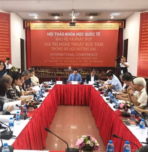 Quang cảnh hội thảo quốc tế về nghệ thuật múa Xòe.