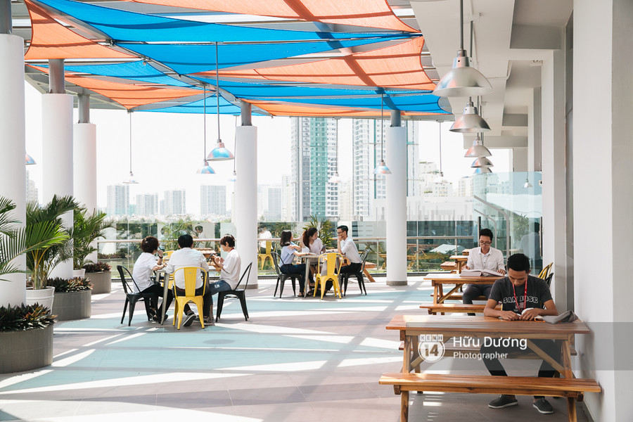 Thư viện trong khuôn viên trường. Tính đến cuối 2018, trường đã tạo ra tổng giá trị tài sản đã đầu tư vào cơ sở vật chất trên mặt đất hơn 2.200 tỷ đồng. Thư viện trong khuôn viên trường. Tính đến cuối 2018, trường đã tạo ra tổng giá trị tài sản đã đầu tư vào cơ sở vật chất trên mặt đất hơn 2.200 tỷ đồng.