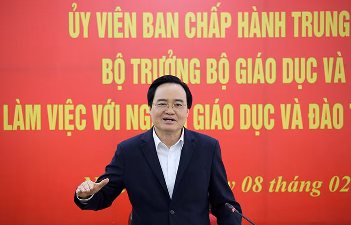 Tại buổi làm việc, Bộ trưởng Phùng Xuân Nhạ đặc biệt lưu ý ngành giáo dục tỉnh Nam Định phải quan tâm, phòng chống dịch bệnh viêm đường hô hấp cấp do chủng mới virus Corona gây ra, đảm bảo các điều kiện giảng dạy và học tập của các cơ sở giáo dục theo hướng dẫn của Bộ.