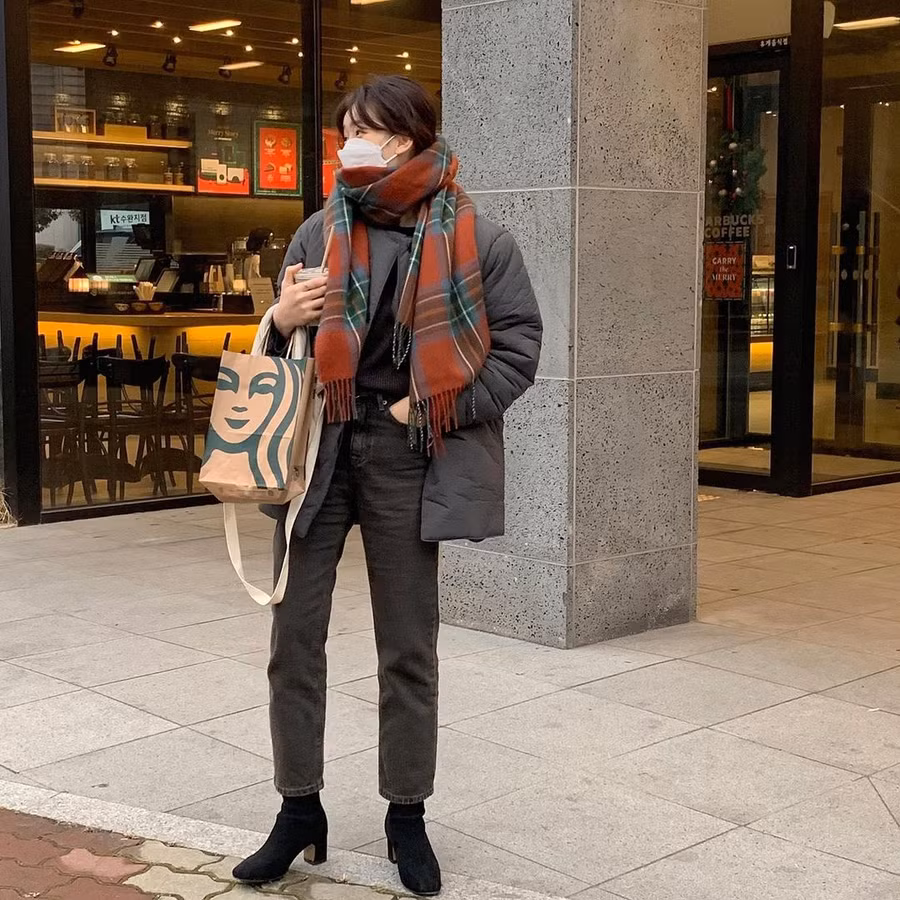 Cách diện áo phao đẹp mà không “nuốt dáng” ảnh 5