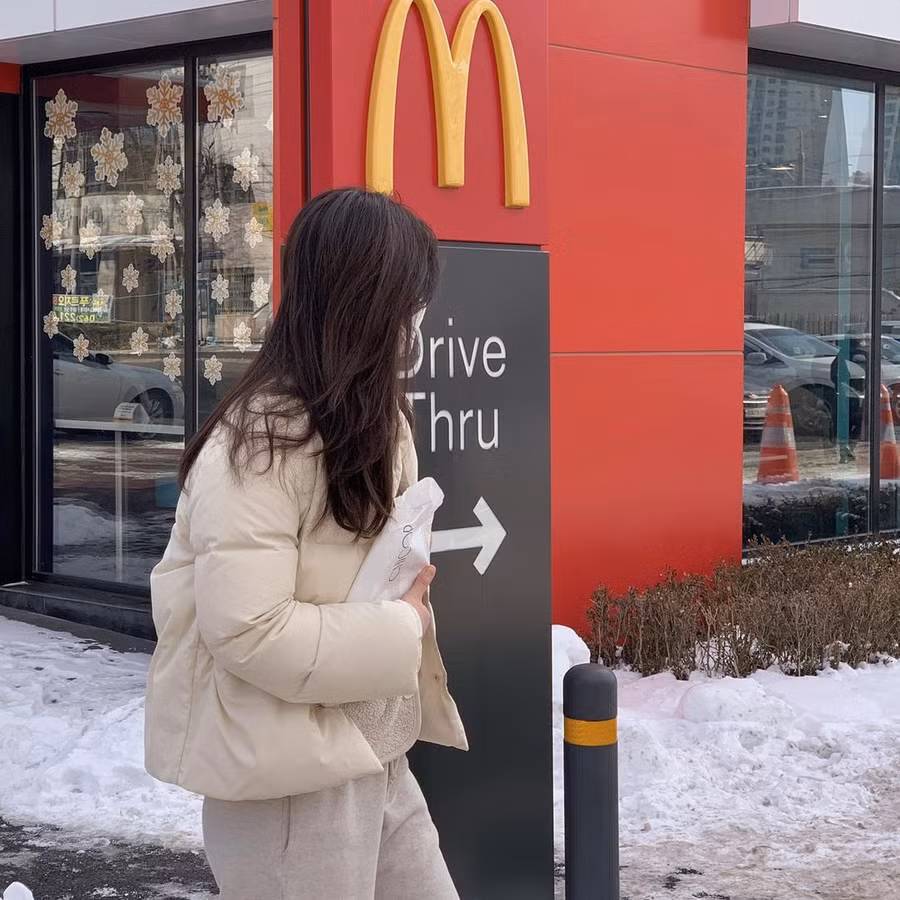 Cách diện áo phao đẹp mà không “nuốt dáng” ảnh 12