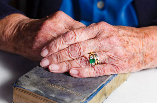 Làm tốt 4 điều này, bạn sẽ không phải lo về đốm đồi mồi xuất hiện ảnh 4