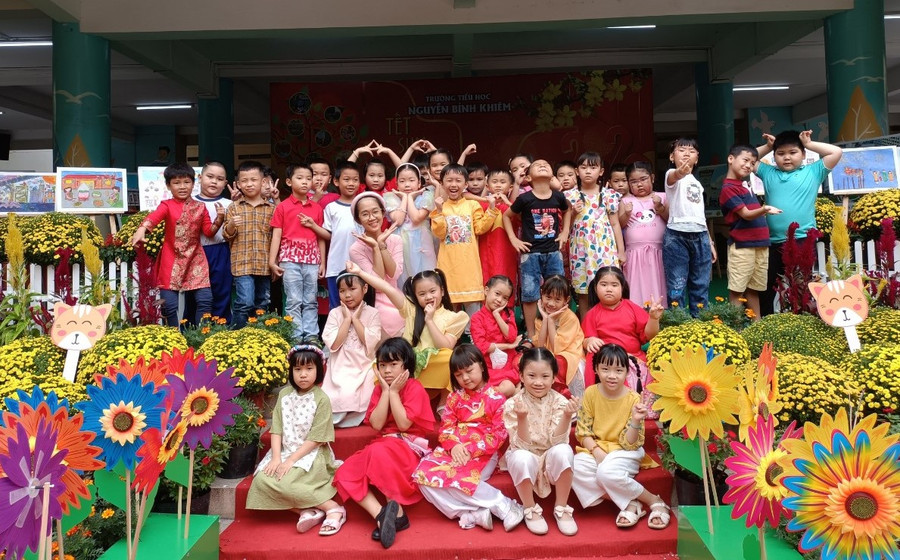 Trường tiểu học Nguyễn Bỉnh Khiêm (quận 1) tràn ngập sắc xuân.