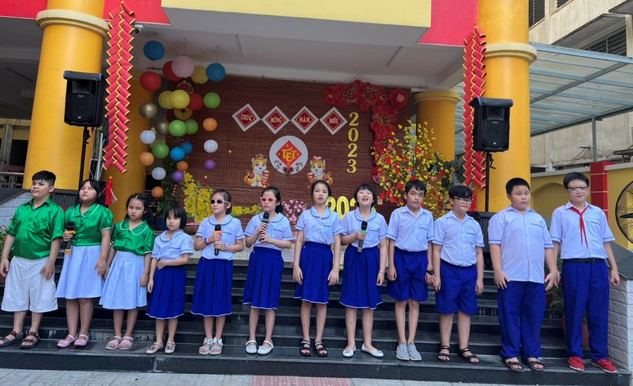 Học sinh Trường Phổ thông Đặc biệt Nguyễn Đình Chiểu (quận 10) biểu diễn văn nghệ trong Hội xuân Quý Mão 2023 do nhà trường tổ chức.
