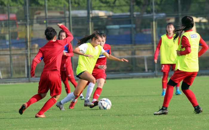 Việc đi qua một loạt chị lớn có vẻ như không phải là điều gì khó khăn lắm với cô gái nhỏ nhắn nhưng rất nhanh nhẹn và khéo léo này.