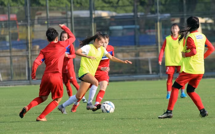 Việc đi qua một loạt chị lớn có vẻ như không phải là điều gì khó khăn lắm với cô gái nhỏ nhắn nhưng rất nhanh nhẹn và khéo léo này.