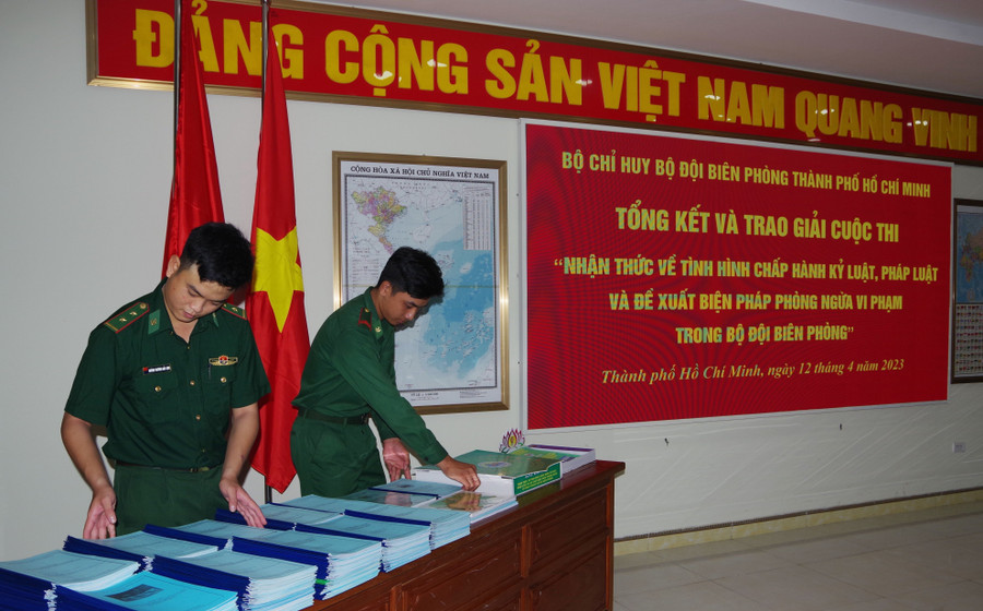 Hơn 661 bài dự thi của sĩ quan, quân nhân chuyên nghiệp, hạ sĩ quan, chiến sĩ trong BĐBP TPHCM. Hơn 661 bài dự thi của sĩ quan, quân nhân chuyên nghiệp, hạ sĩ quan, chiến sĩ trong BĐBP TPHCM.