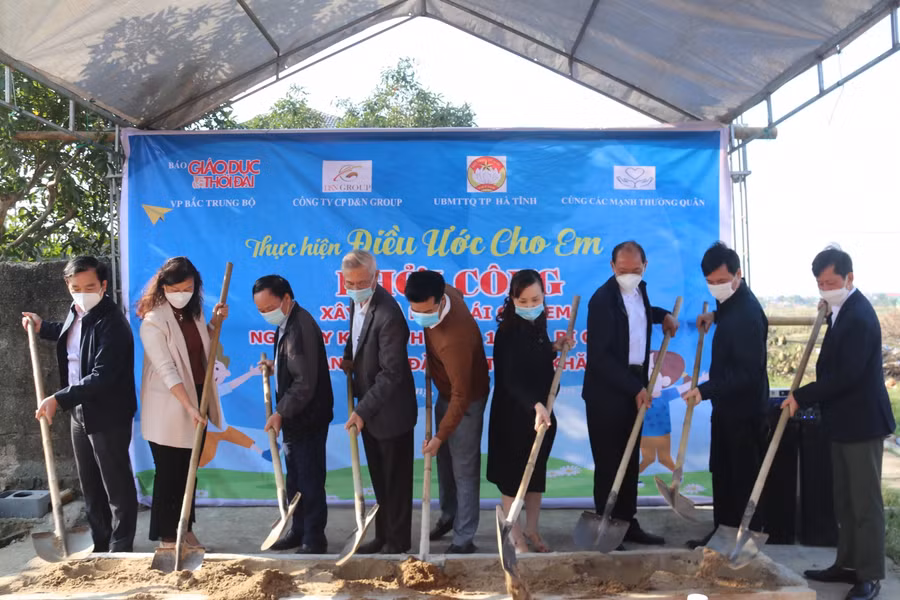 Lễ động thổ xây dựng nhà Nhân ái cho gia đình em Ngô Duy Khánh