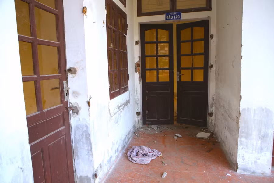 Năm 2012, trường tiếp tục đầu tư xây dựng thêm dãy nhà thư viện 3 tầng trị giá khoảng 4 tỷ đồng. Do không thu hút được học viên, năm 2013 UBND tỉnh có chủ trương cho sáp nhập vào Trường Trung cấp Kỹ thuật và Phát triển nông nghiệp với Trường Đại học Hà Tĩnh, thành một cơ sở đào tạo ngành nông nghiệp.