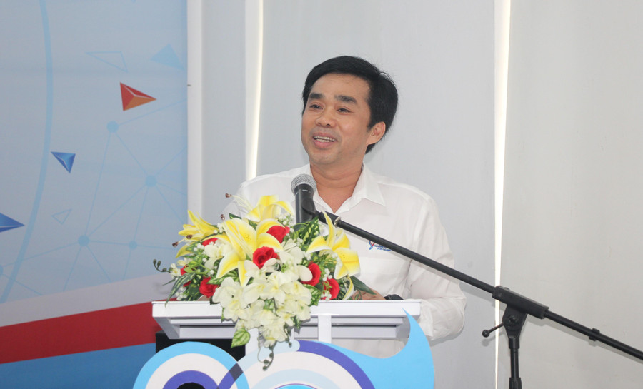 Ông Quách Hải Đạt, Giám đốc Nhà Văn hoá Sinh viên TPHCM phát biểu tại buổi thông tin hoạt động Kỷ niệm 20 năm Ngày thành lập. Ông Quách Hải Đạt, Giám đốc Nhà Văn hoá Sinh viên TPHCM phát biểu tại buổi thông tin hoạt động Kỷ niệm 20 năm Ngày thành lập.