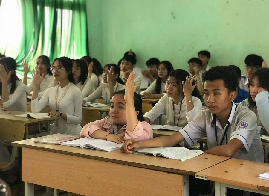 Như Quỳnh năng nổ trong mỗi tiết học. Như Quỳnh năng nổ trong mỗi tiết học.