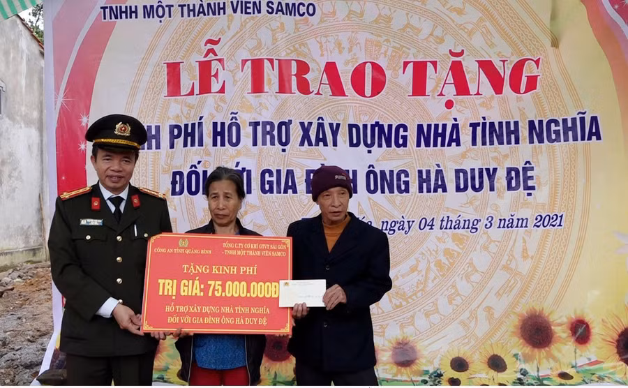 Hỗ trợ hơn 200 triệu đồng xây dựng nhà tình nghĩa cho gia đình khó khăn  