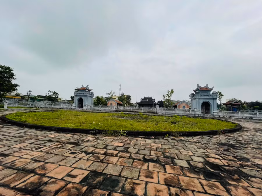 Hà Tĩnh: Văn Miếu hơn 70 tỷ đồng không có đường đi