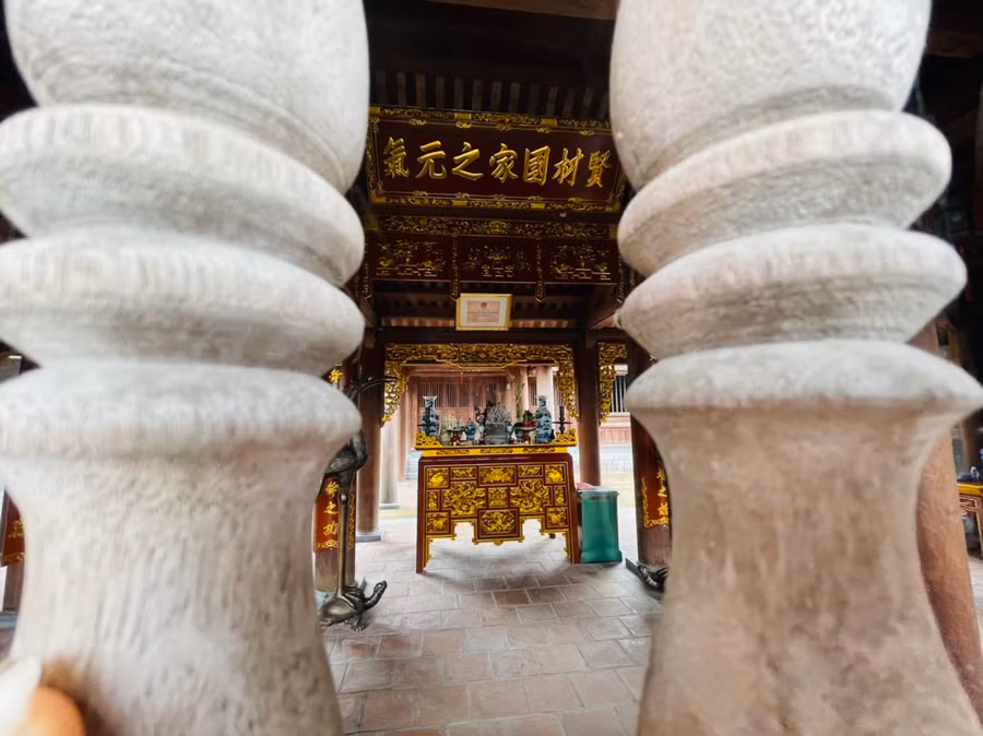 Khu tâm linh là nơi thờ cúng chính, thực hiện các lễ hội, nghi thức, hoạt động truyền thống. Khu sinh hoạt là nơi diễn ra các hoạt động dài ngày như trại sáng tác văn học nghệ thuật, các cuộc thi, nơi phục hồi các cuộc thi truyền thống và các hoạt động liên quan…