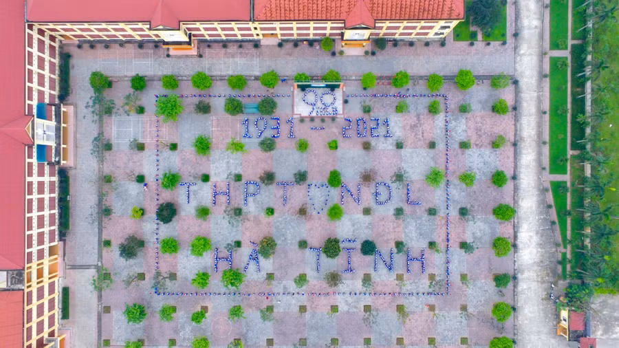 Hơn 1.000 học sinh tham gia xếp hình chào mừng 90 thành lập Đoàn TNCS HCM