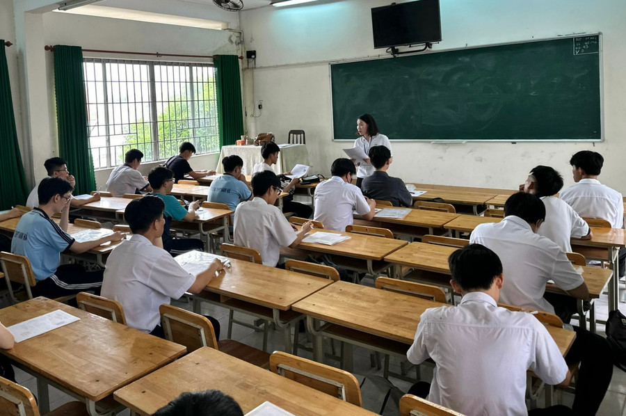 Thí sinh tại điểm thi Trường THPT Nam Hà (TP Biên Hòa, Đồng Nai).