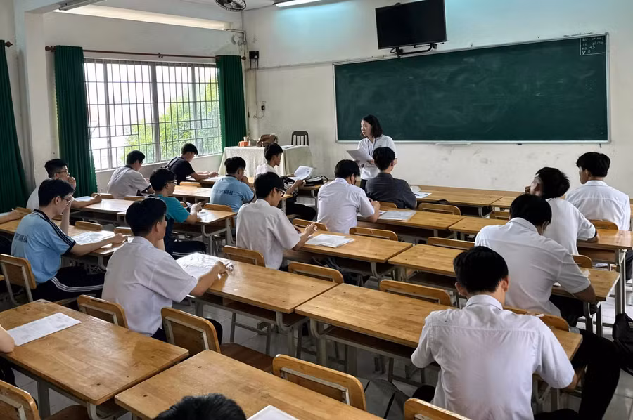 Thí sinh tại điểm thi Trường THPT Nam Hà (TP Biên Hòa, Đồng Nai).