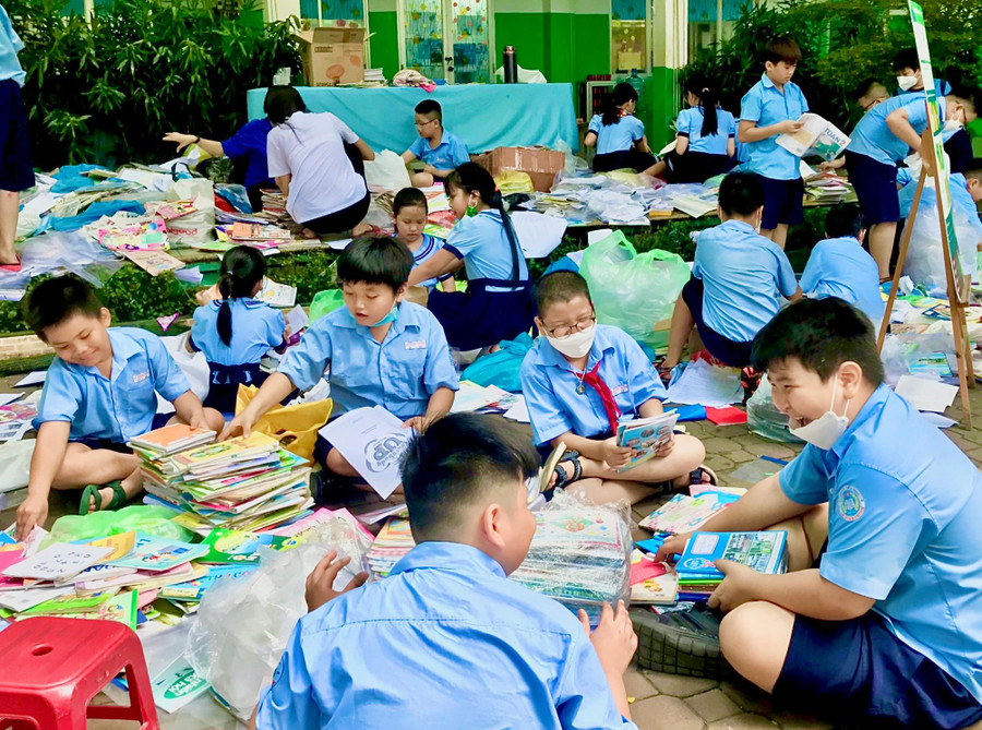 Ngày hội “Đổi giấy cũ lấy tập trắng - Cùng em vui bước đến trường” tại trường Tiểu học Lê Đình Chinh. Ngày hội “Đổi giấy cũ lấy tập trắng - Cùng em vui bước đến trường” tại trường Tiểu học Lê Đình Chinh.