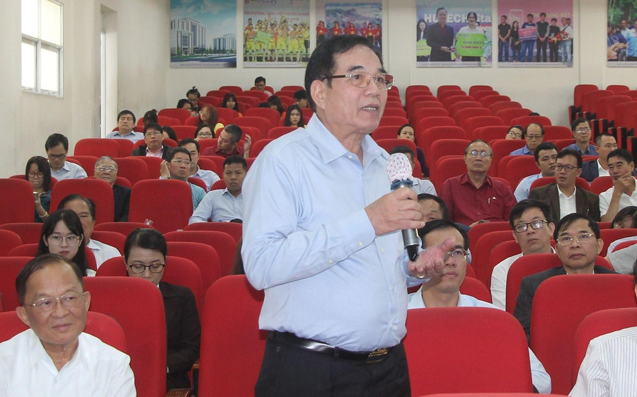 Đại biểu tham gia thảo luận tại hội nghị. Đại biểu tham gia thảo luận tại hội nghị.