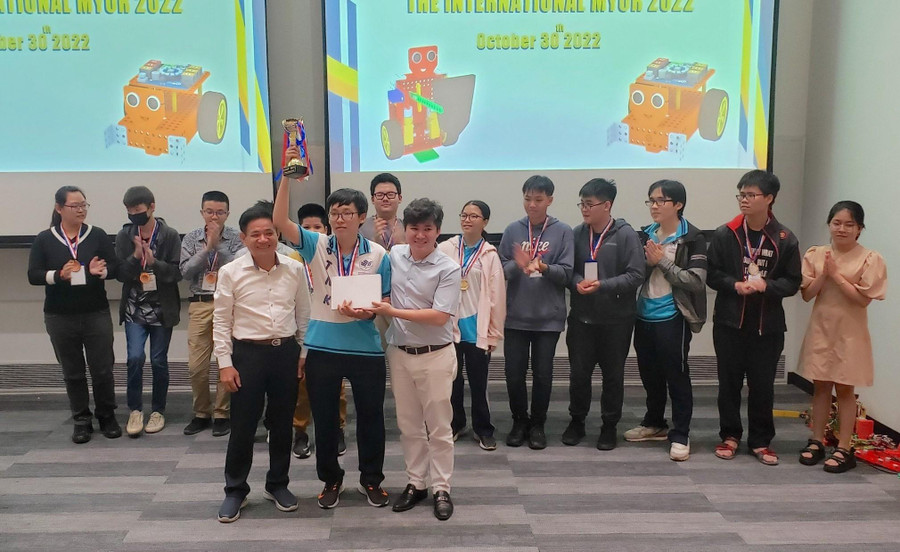 Ngô Đình Gia Bảo giành giải vô địch tại cuộc thi lập trình Robot Youth maker-MyOr. Ảnh: NTCC.