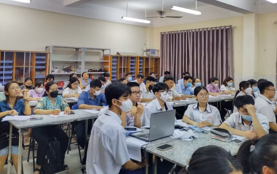 Từ tháng 5 của học kỳ 2, Trung tâm Giáo dục thường xuyên Chu Văn An bắt đầu tăng tốc ôn tập cho học sinh.