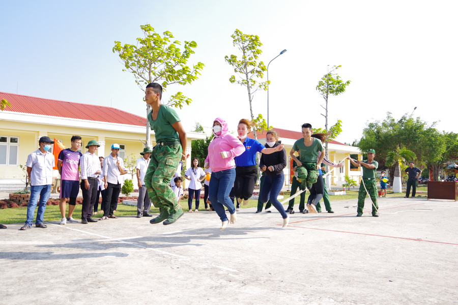 Các đội tham gia thi đấu môn nhảy dây nam nữ.