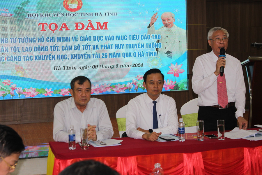 Các đại biểu chủ trì tọa đàm. Các đại biểu chủ trì tọa đàm.